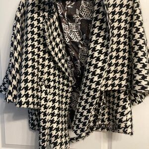 Stylish Black and White Houndstooth Women's Coat